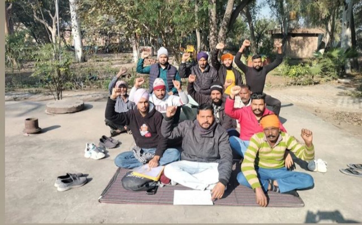 Sewerage employees' strike continues for the fourth day